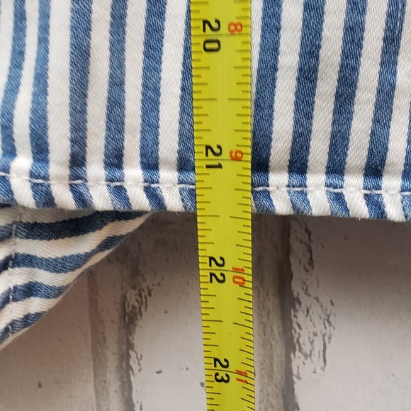 NWT**Levi's Women's Rumi Button Down Sleeveless Front Tie Shirt - Picture 4 of 8